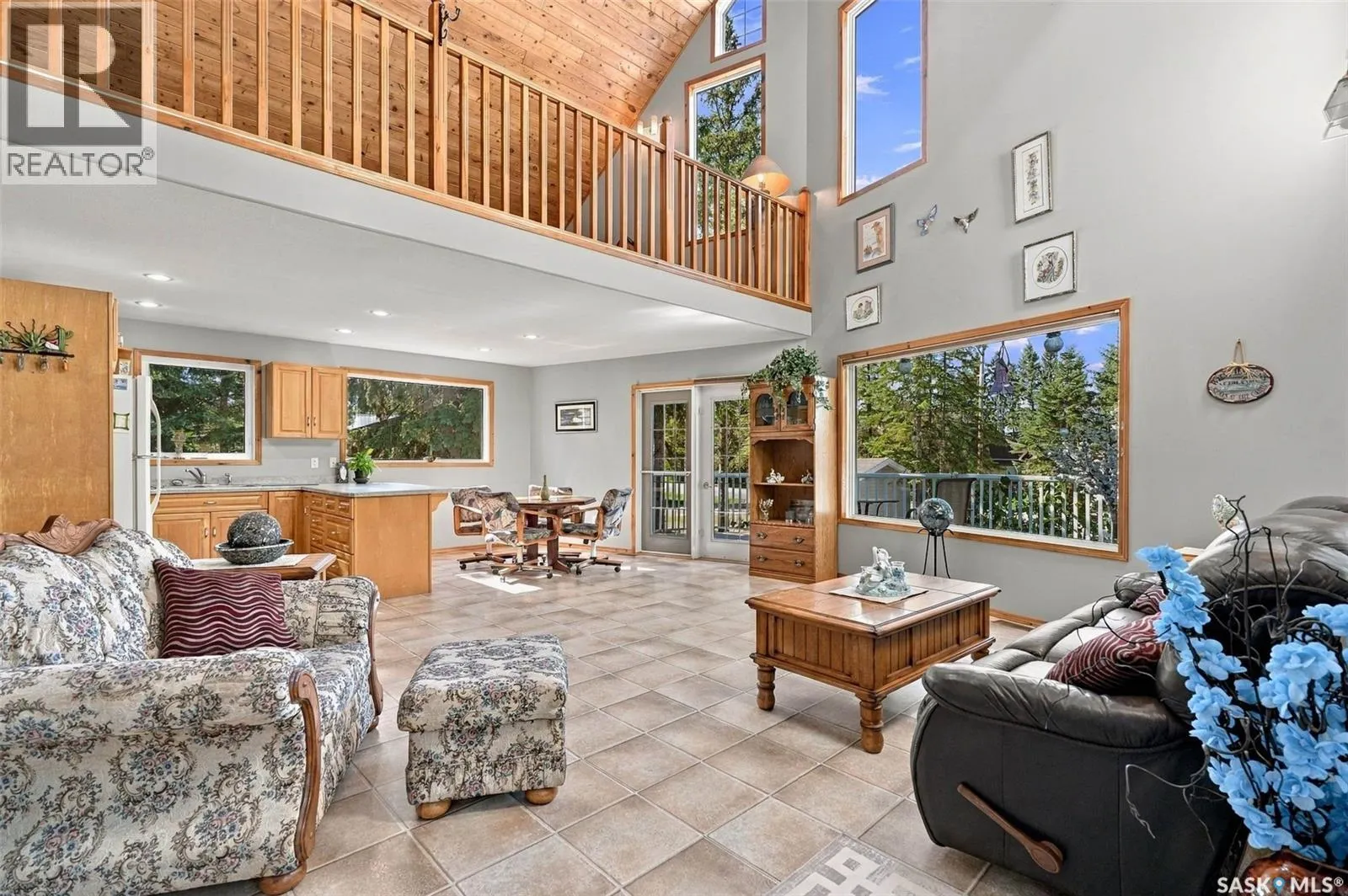 8 Lakeview DRIVE
