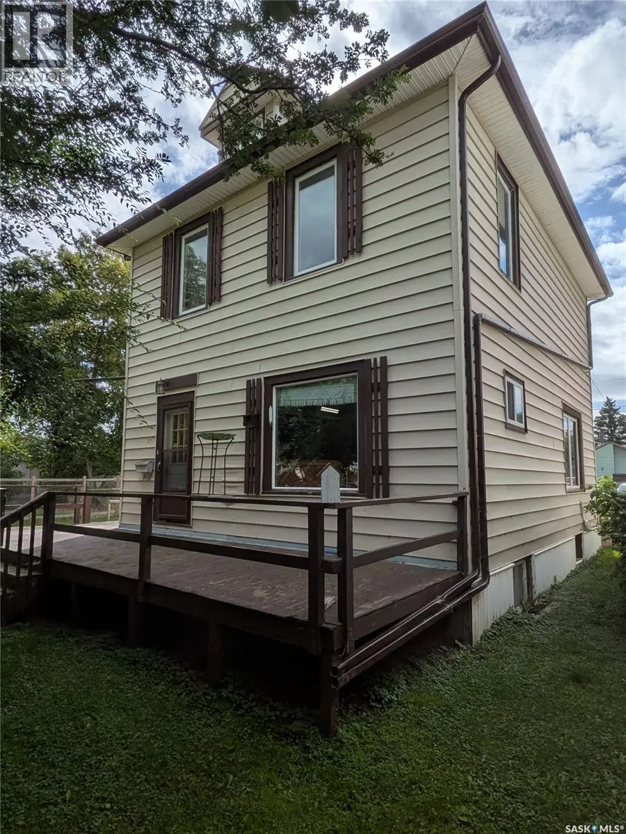 337 9th STREET E