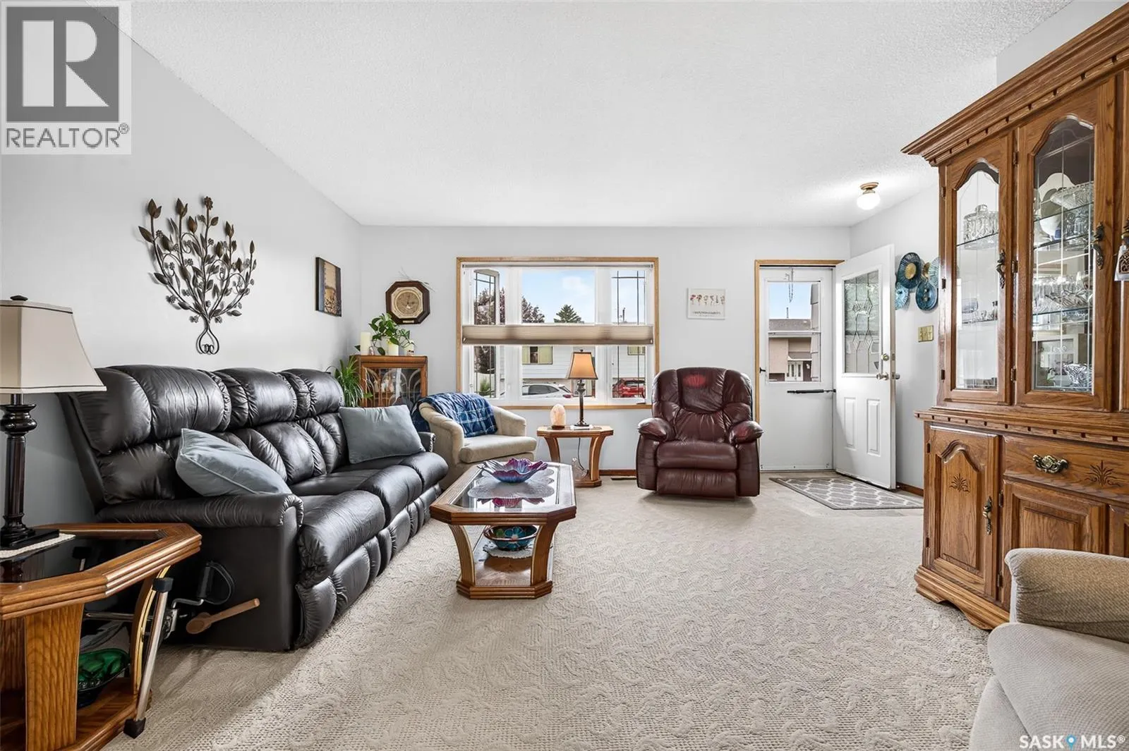919 Holdsworth CRESCENT