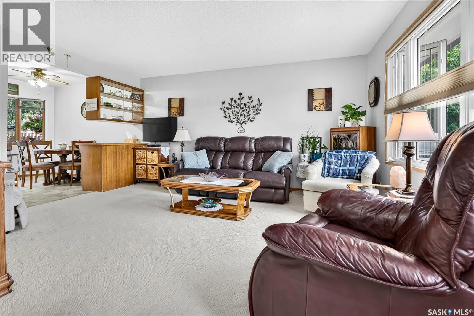 919 Holdsworth CRESCENT