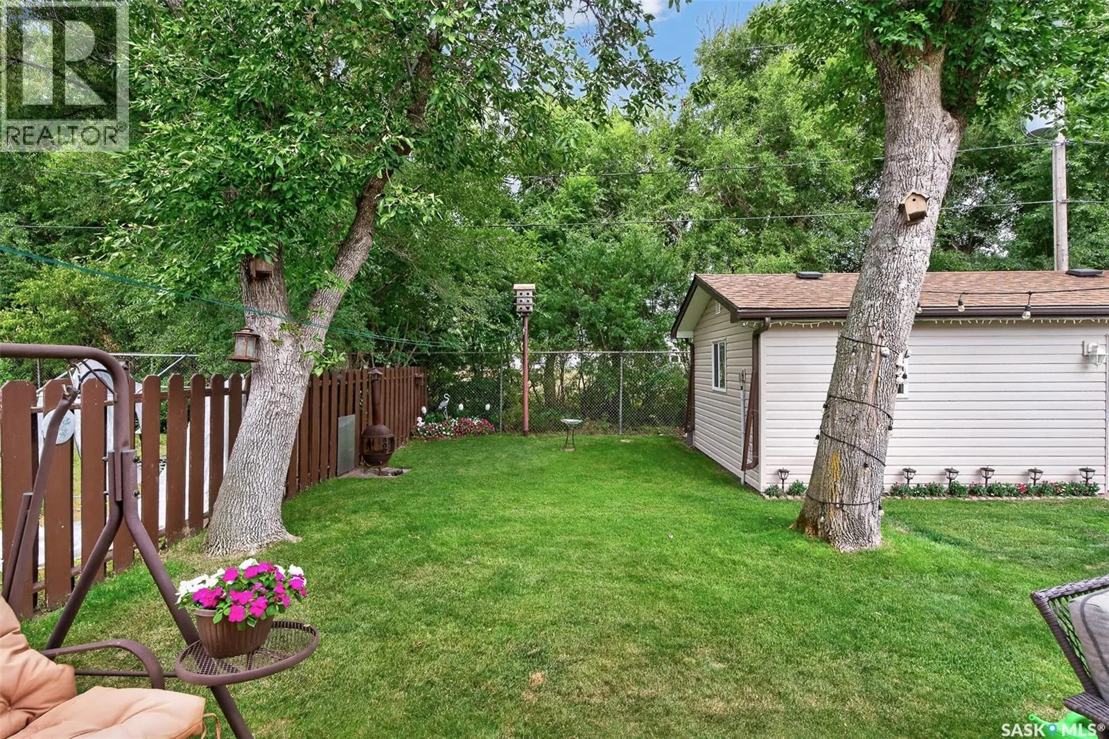 919 Holdsworth CRESCENT