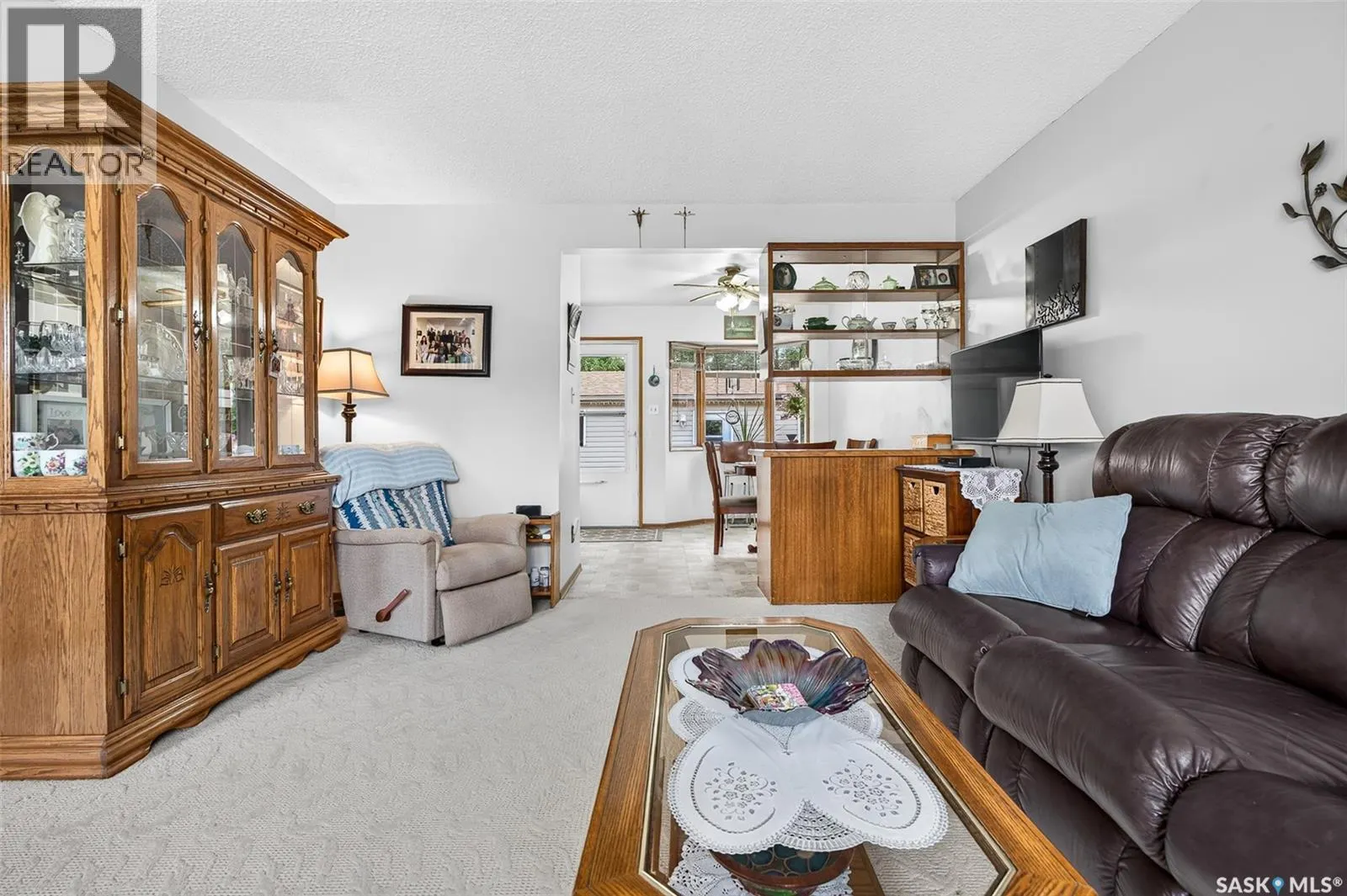 919 Holdsworth CRESCENT