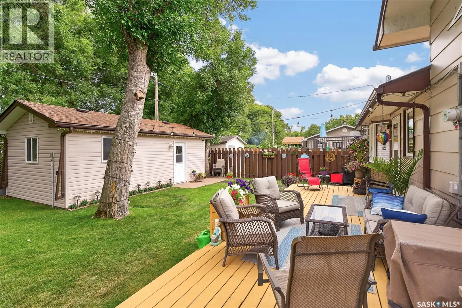 919 Holdsworth CRESCENT