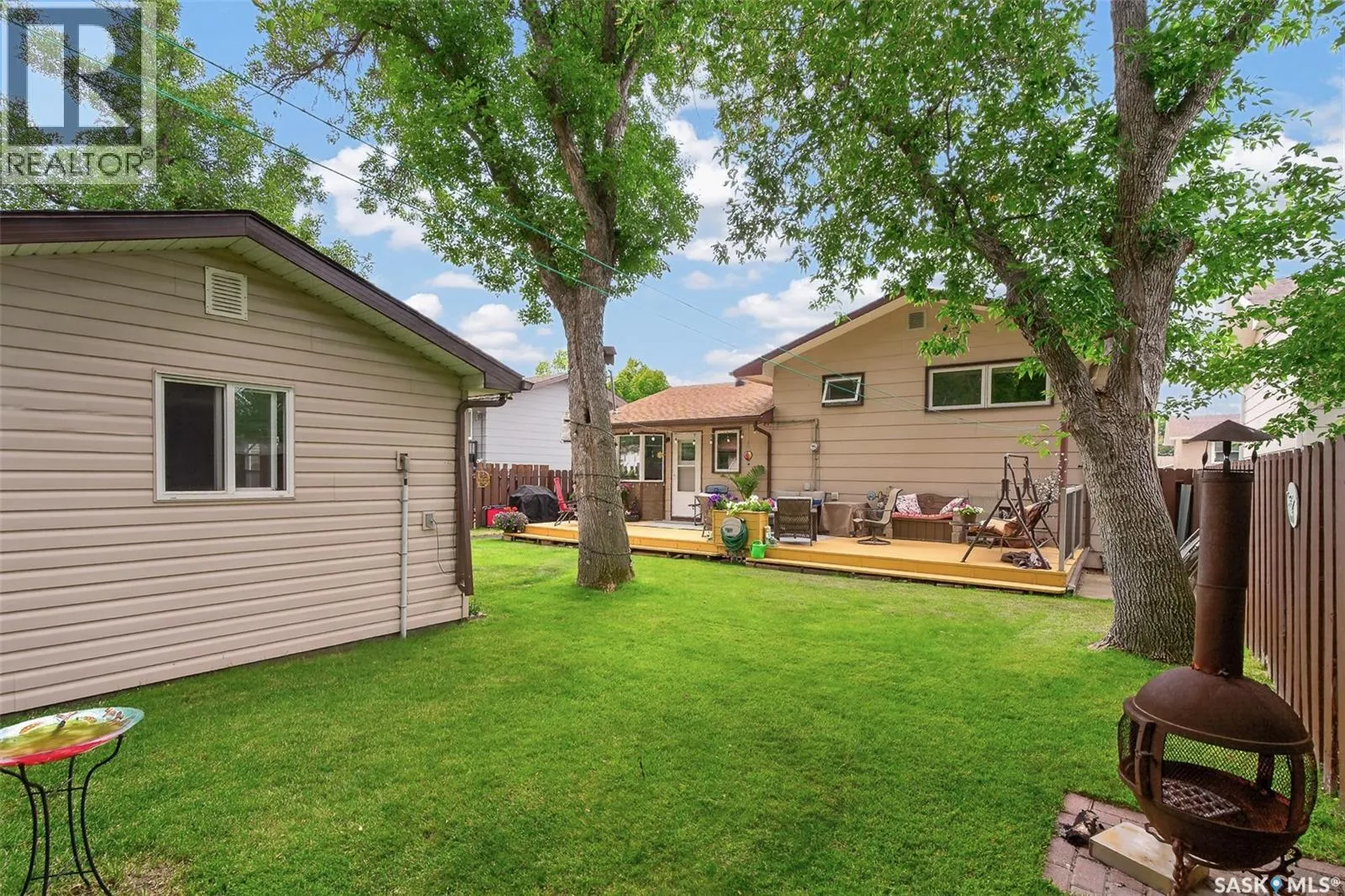 919 Holdsworth CRESCENT