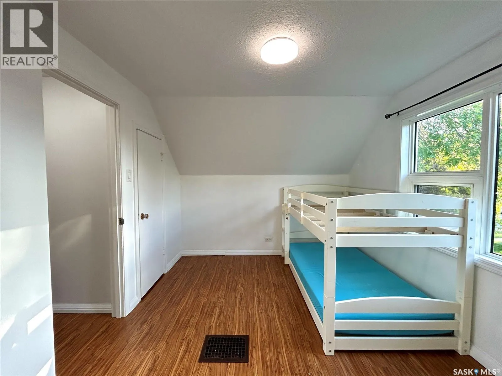 150 24th STREET E