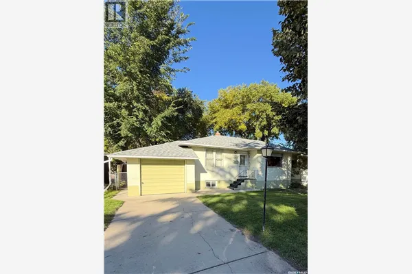1204 EWART AVENUE
