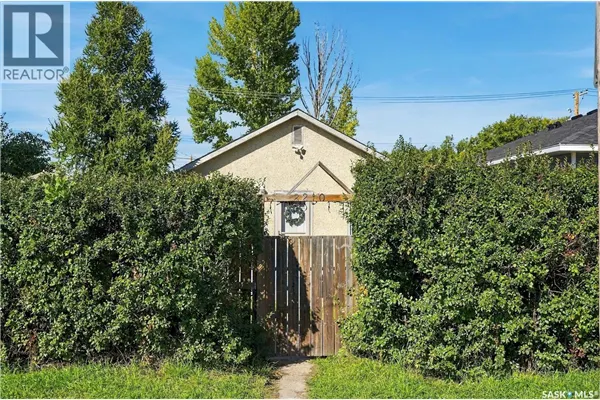 2210 20th STREET W