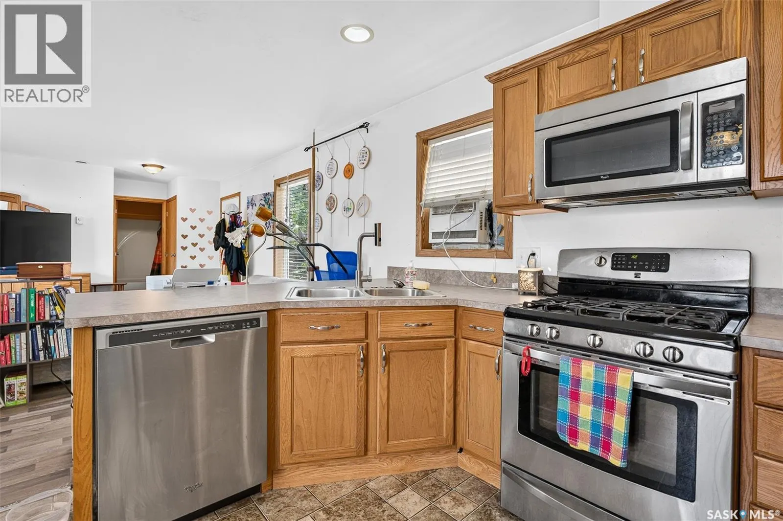 J5 1295 9th AVENUE NE