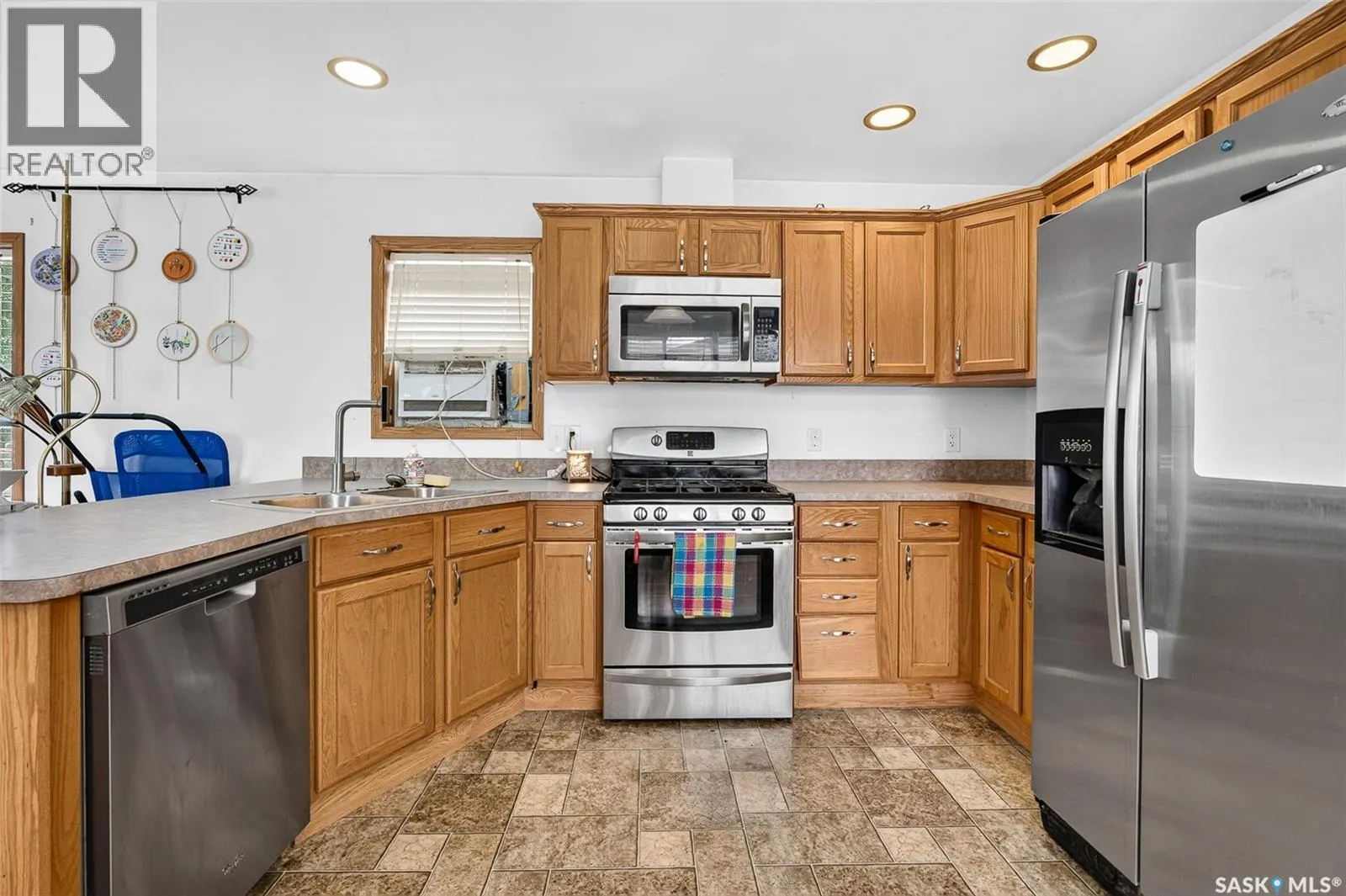 J5 1295 9th AVENUE NE