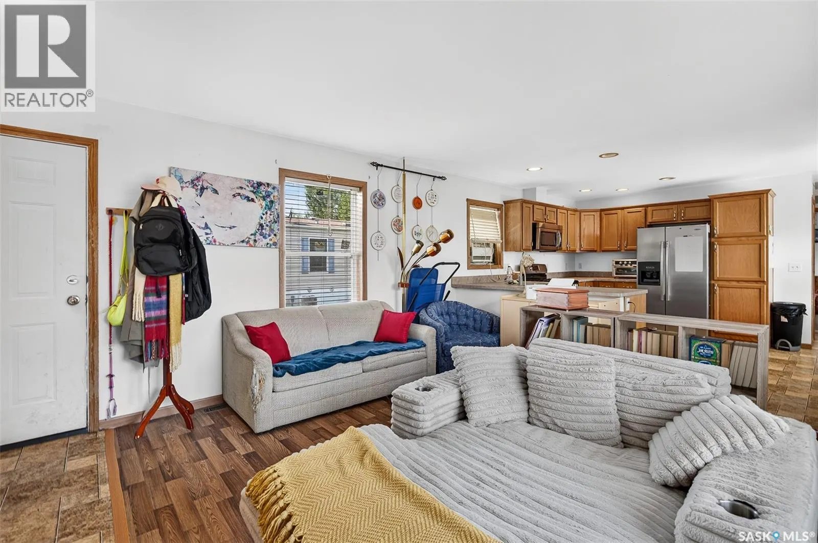 J5 1295 9th AVENUE NE