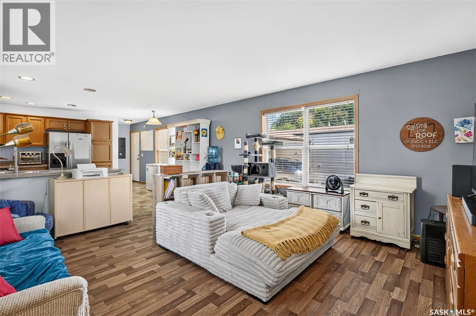 J5 1295 9th AVENUE NE