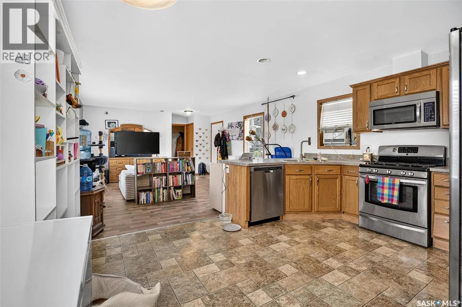 J5 1295 9th AVENUE NE