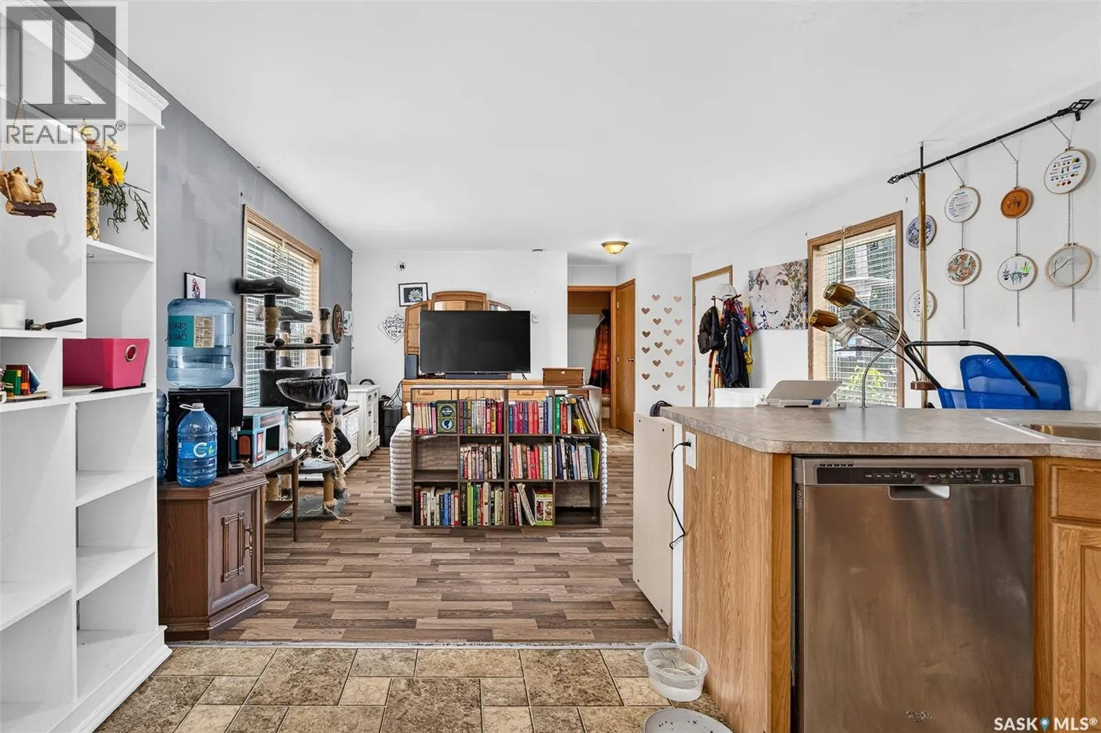J5 1295 9th AVENUE NE
