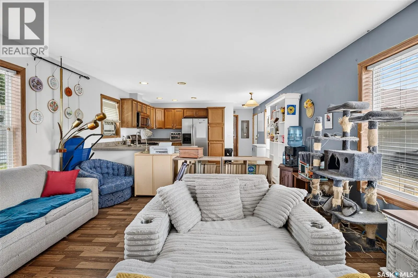 J5 1295 9th AVENUE NE