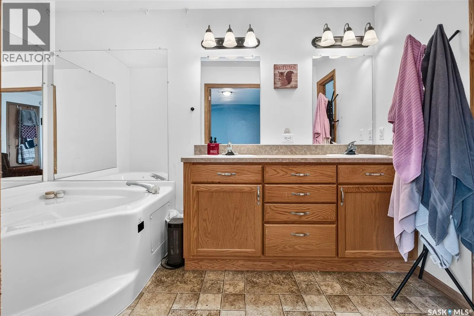 J5 1295 9th AVENUE NE