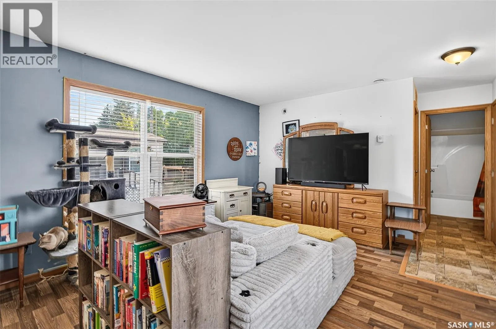 J5 1295 9th AVENUE NE