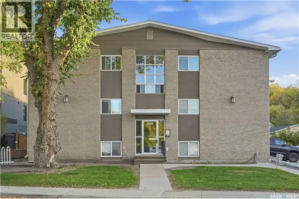 204 208 Saskatchewan CRESCENT E