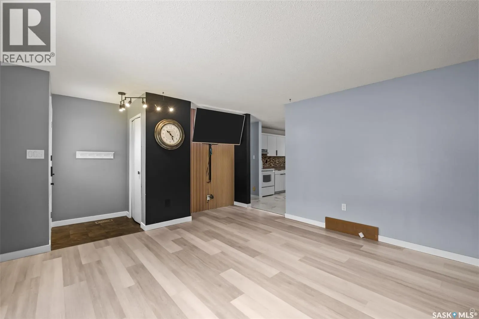 3035 Dunn DRIVE