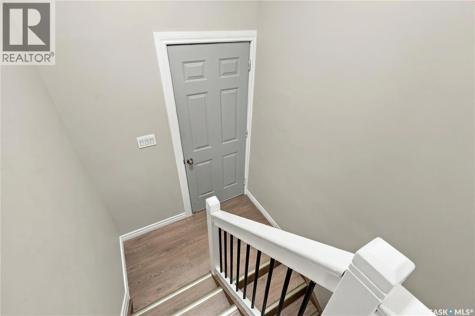 106 5th AVENUE W