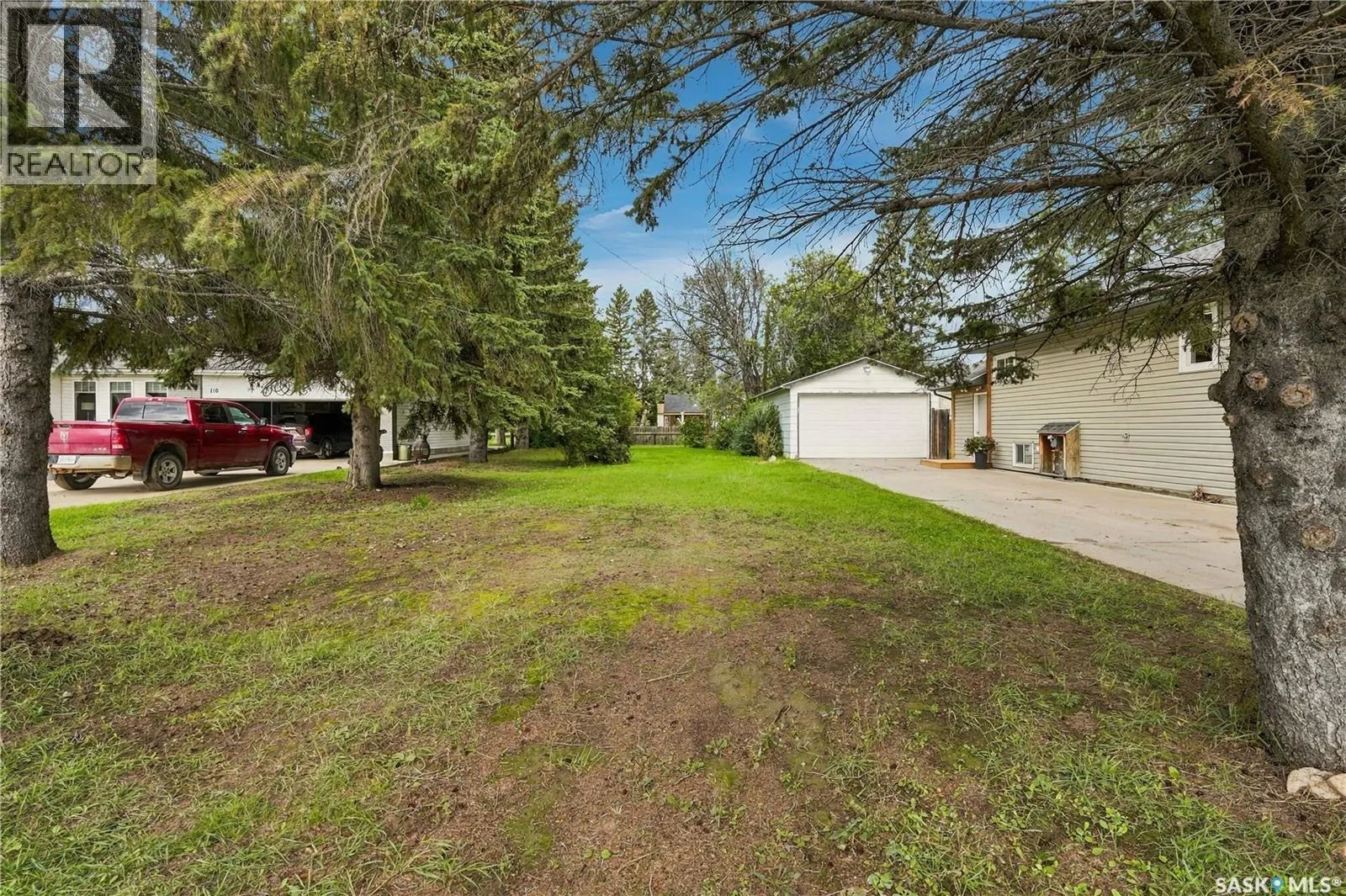 106 5th AVENUE W