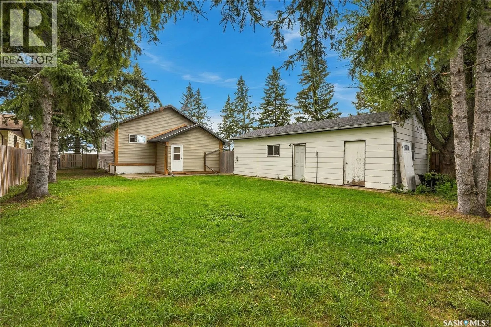 106 5th AVENUE W