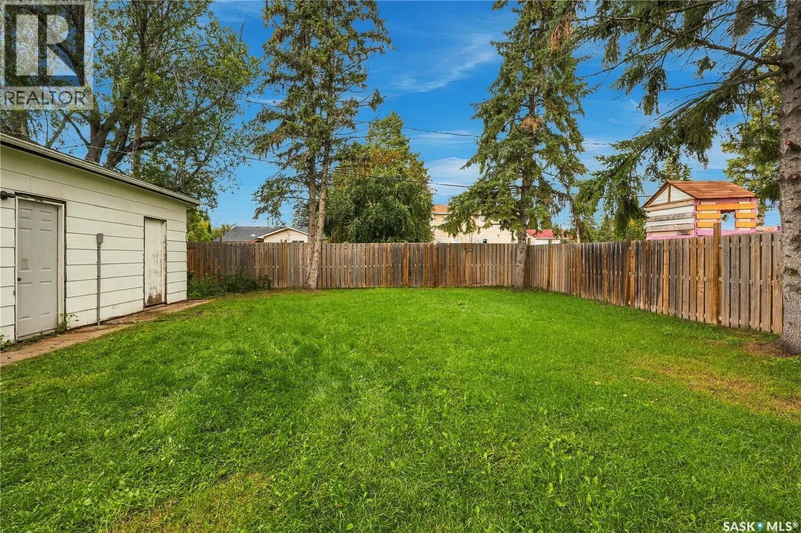 106 5th AVENUE W