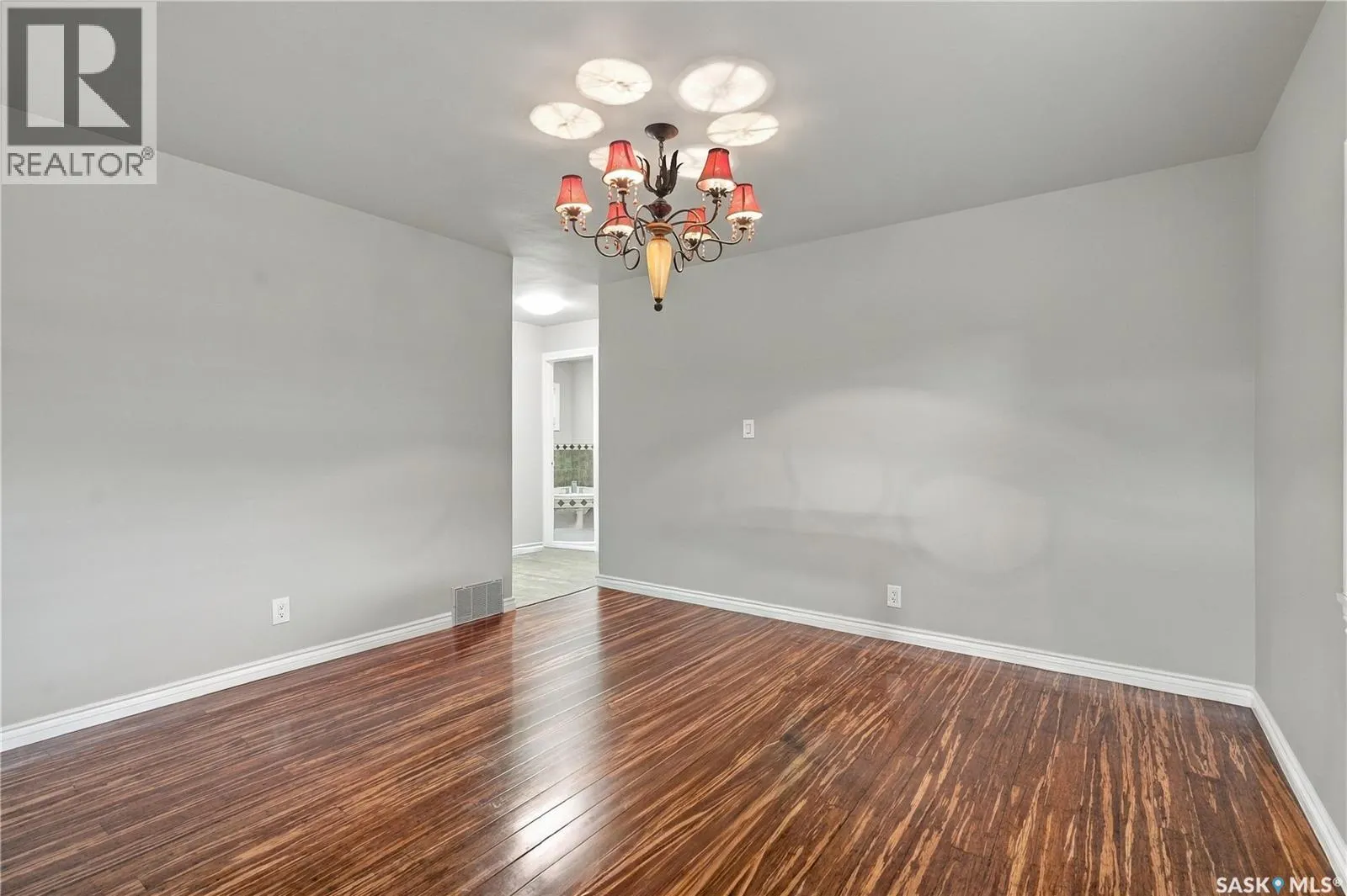 106 5th AVENUE W
