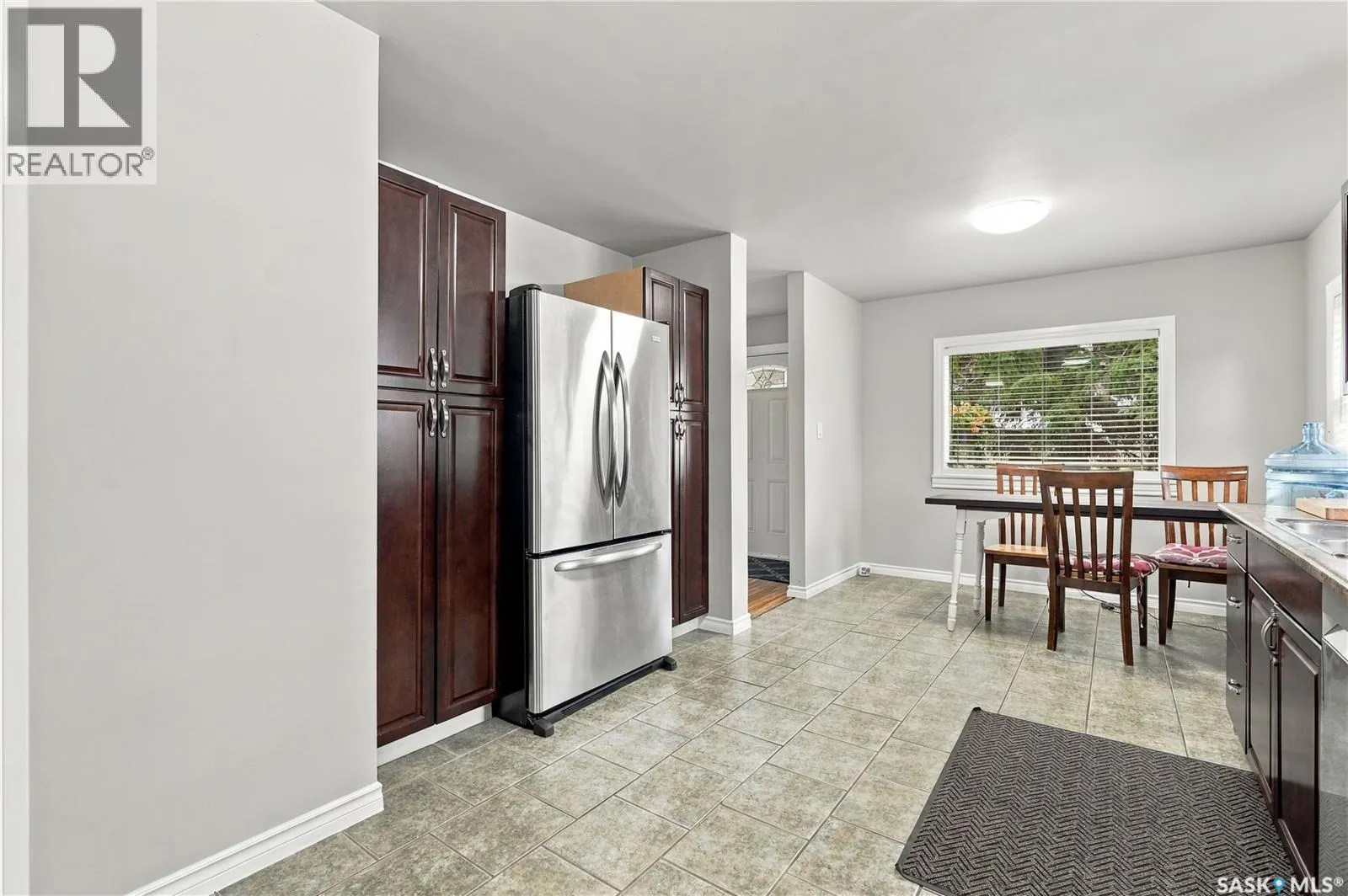 106 5th AVENUE W