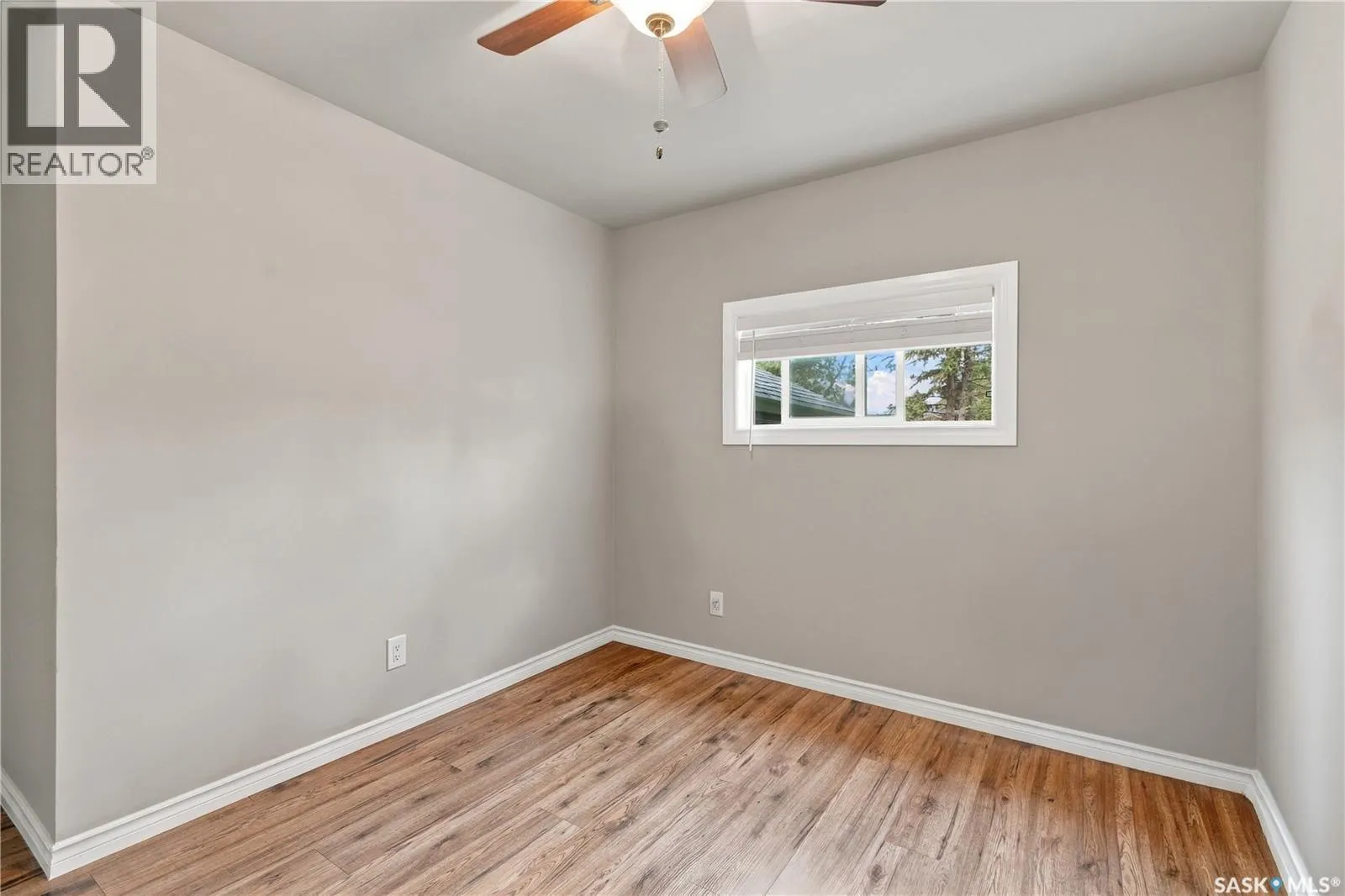 106 5th AVENUE W