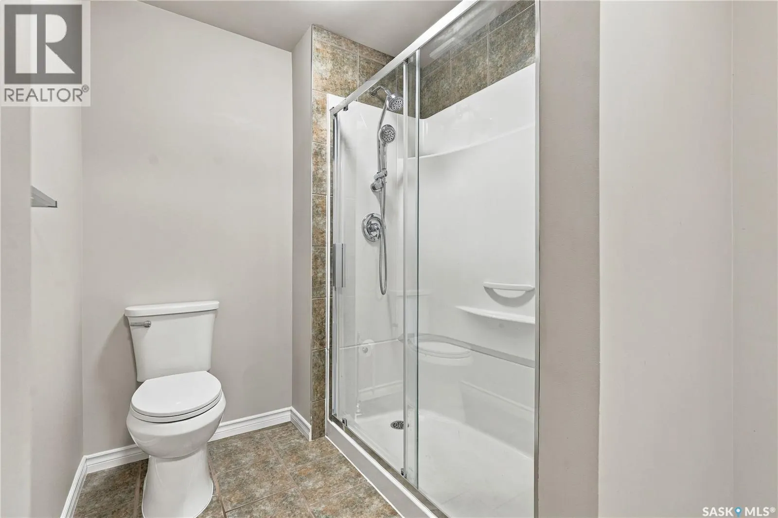 106 5th AVENUE W