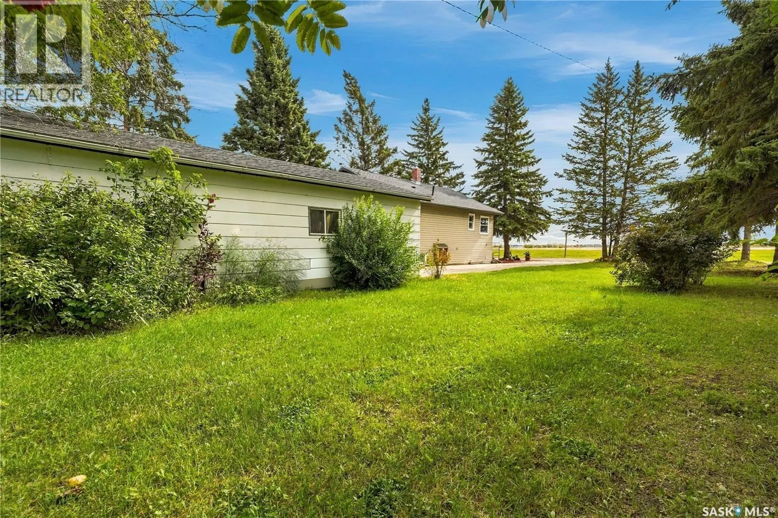 106 5th AVENUE W