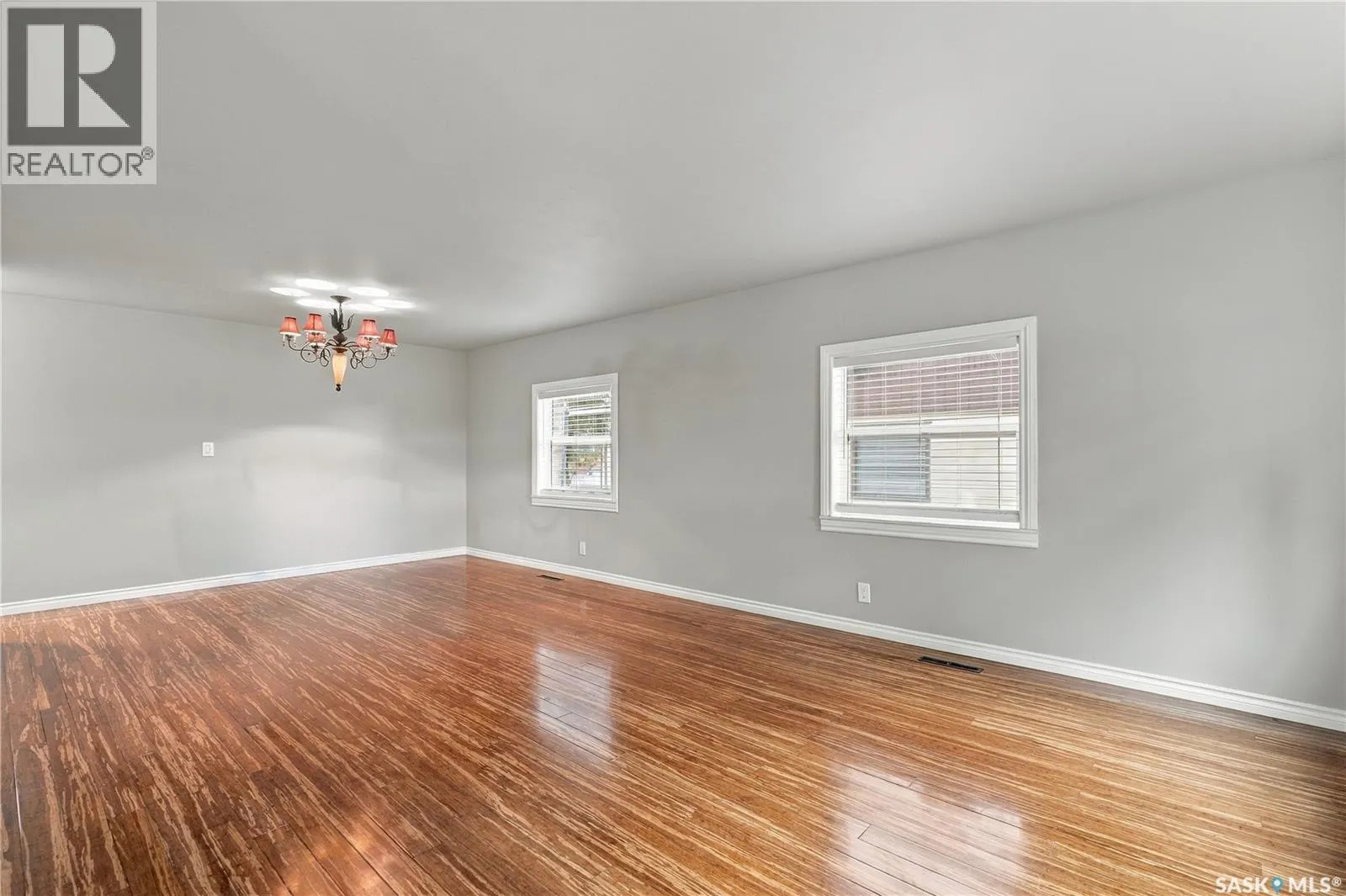 106 5th AVENUE W