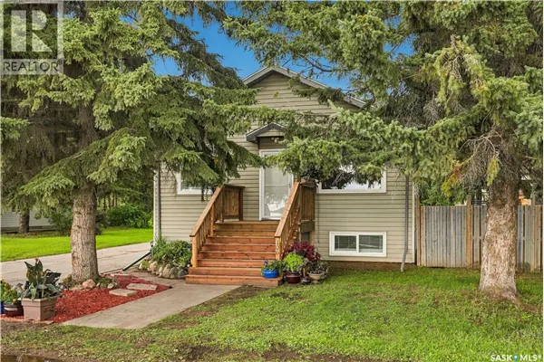 106 5th AVENUE W