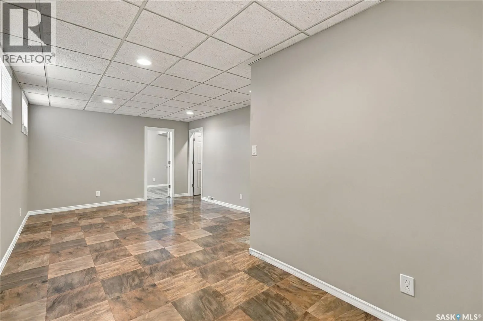 106 5th AVENUE W