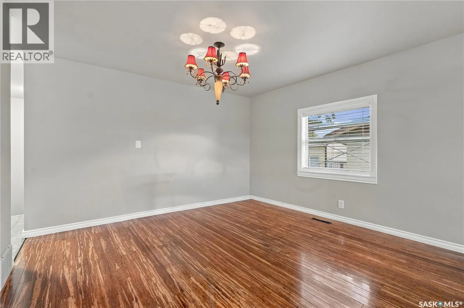 106 5th AVENUE W