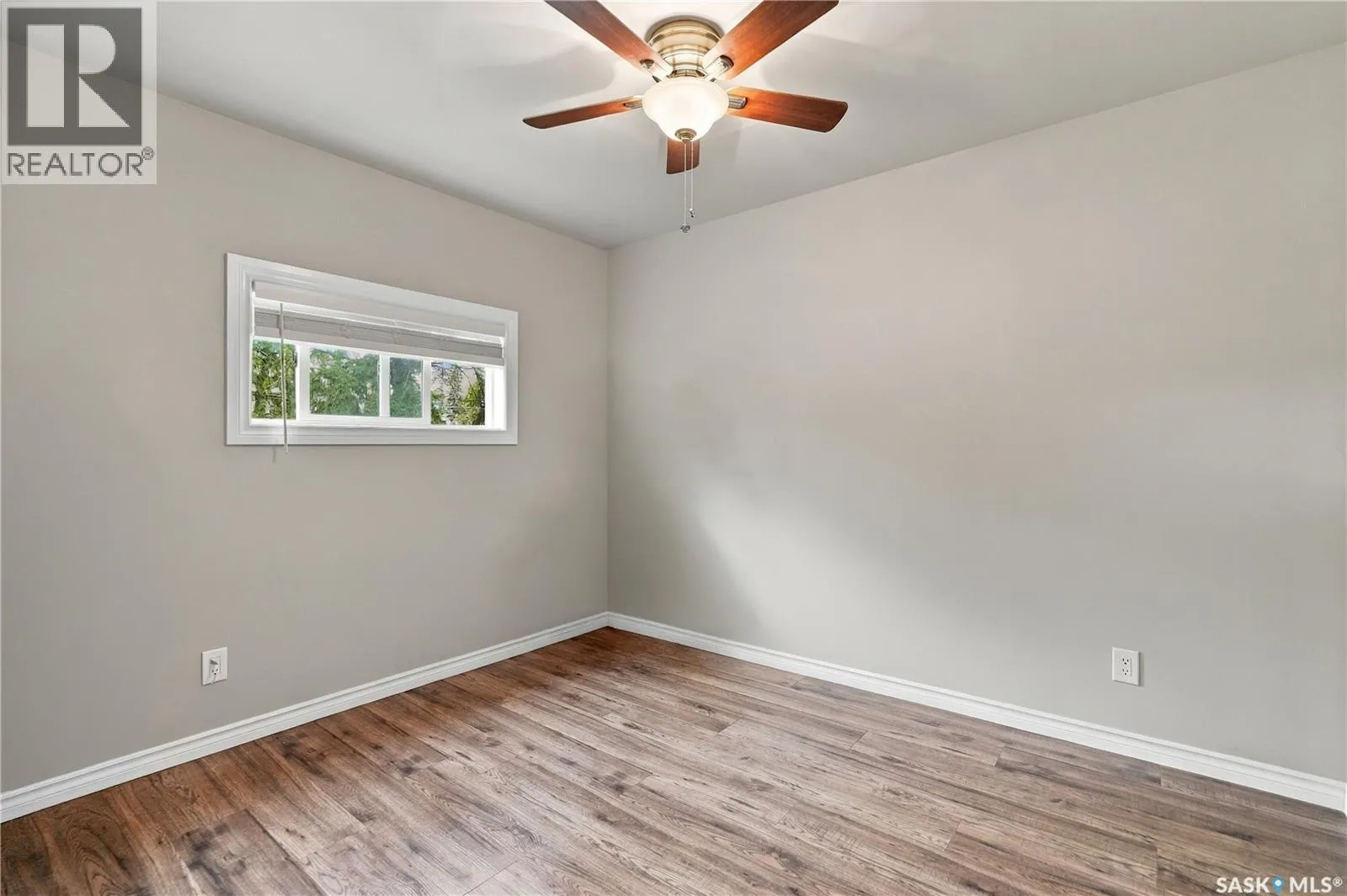 106 5th AVENUE W