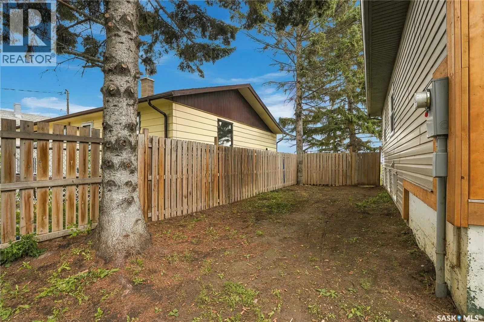 106 5th AVENUE W