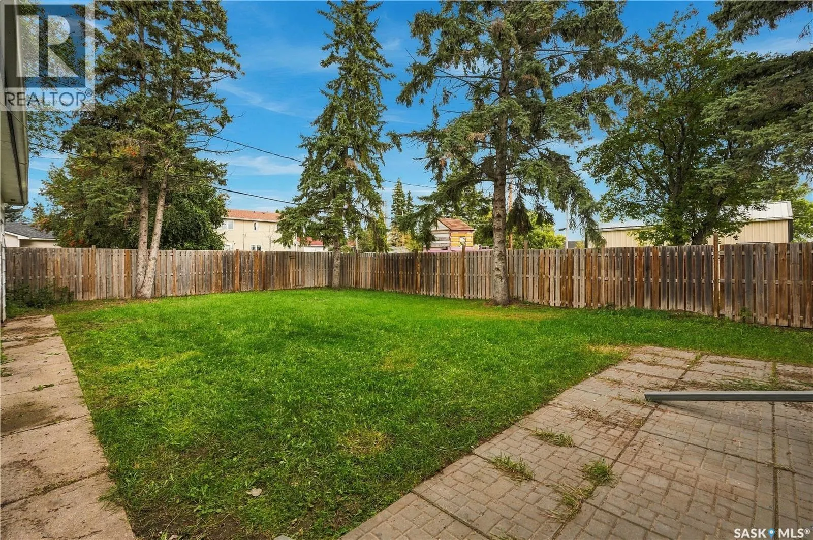 106 5th AVENUE W