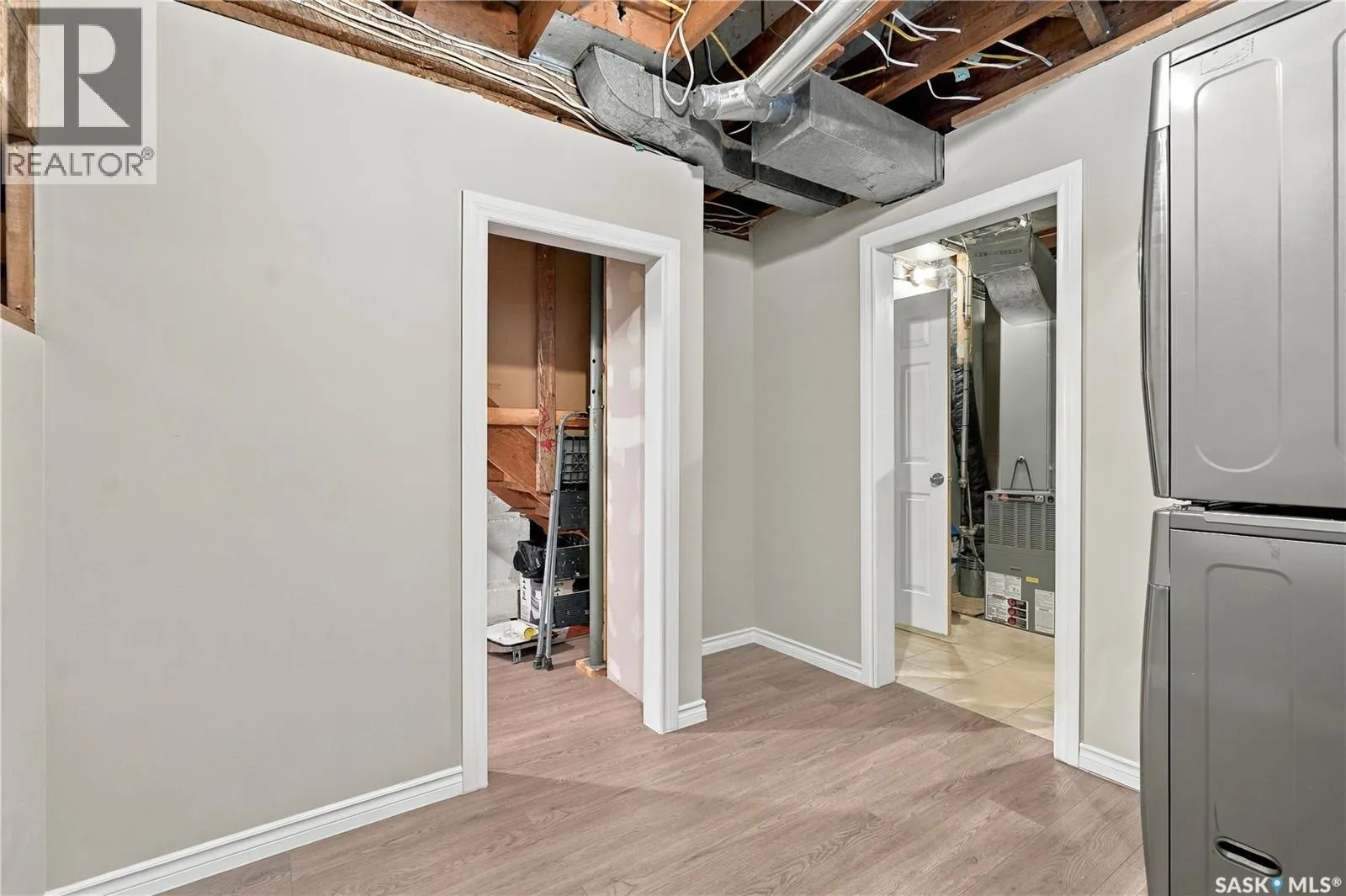 106 5th AVENUE W