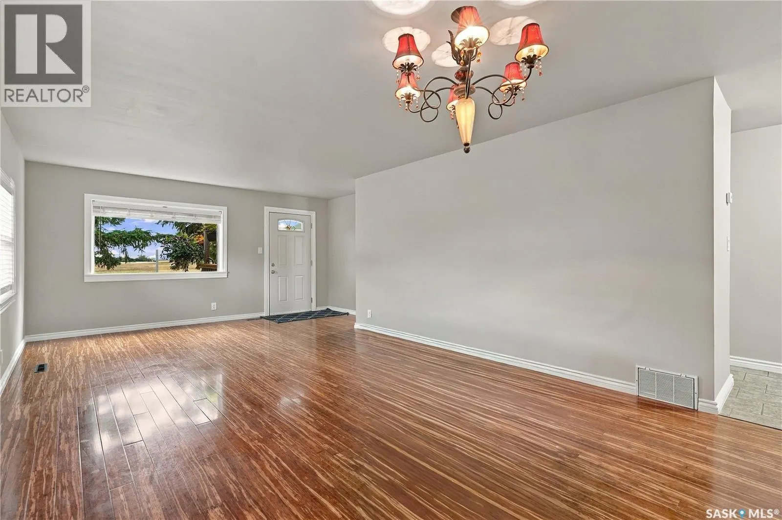 106 5th AVENUE W