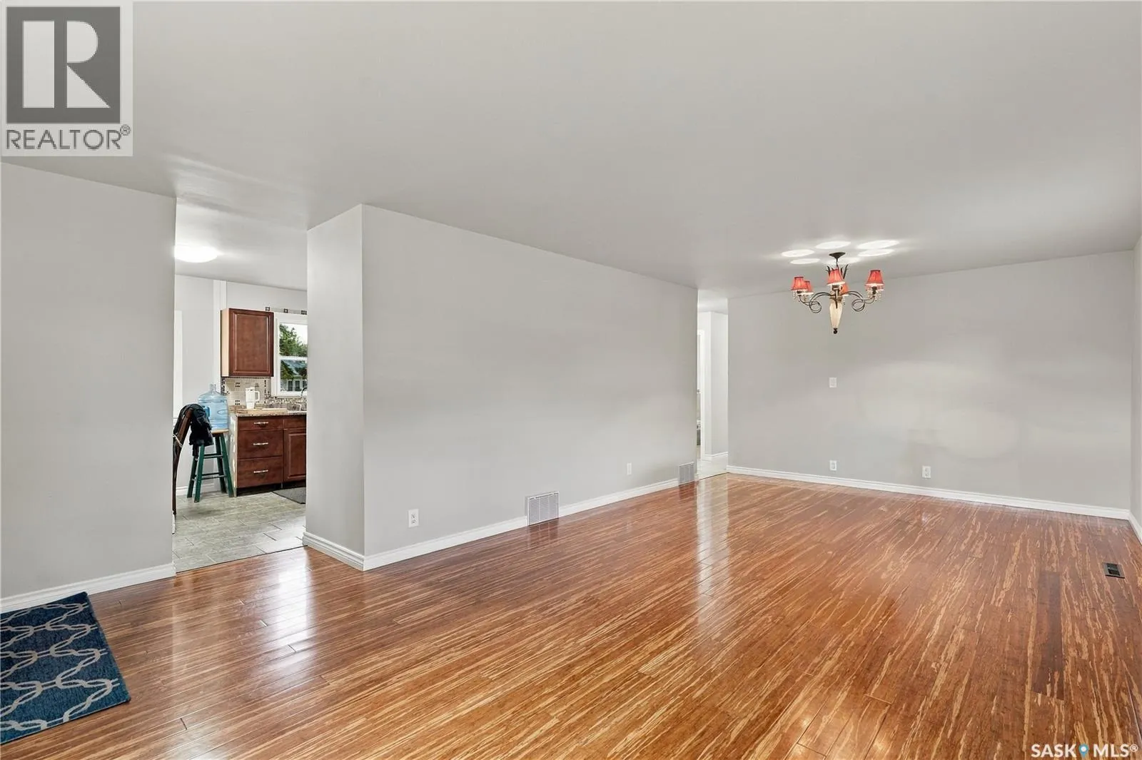 106 5th AVENUE W