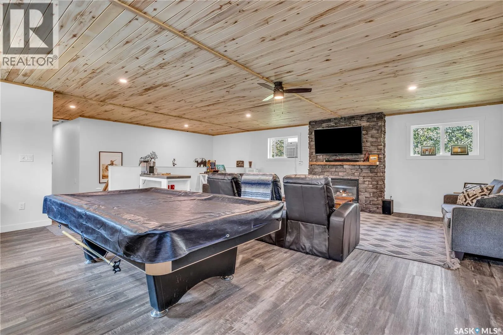 102 Moore DRIVE