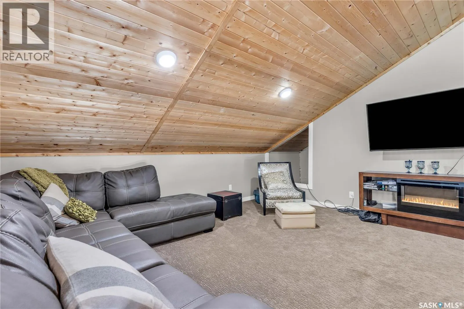 102 Moore DRIVE