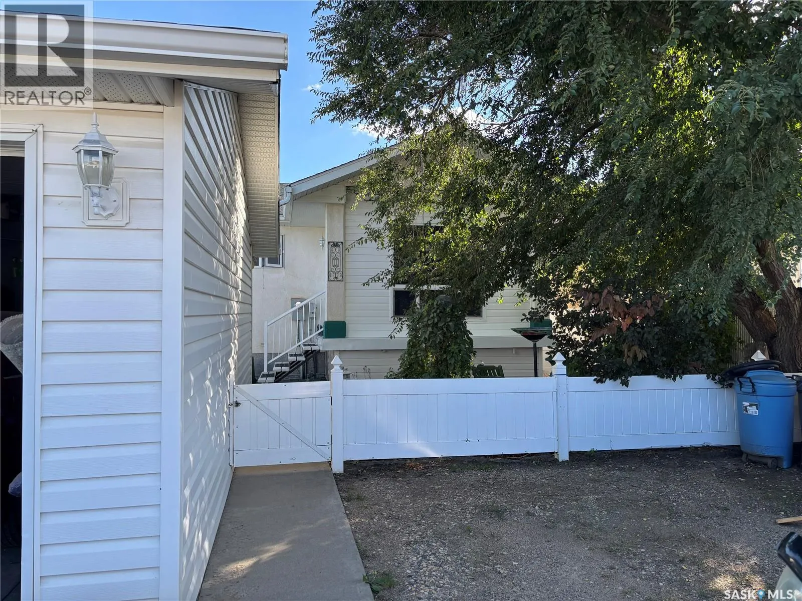 1546 Athabasca STREET W