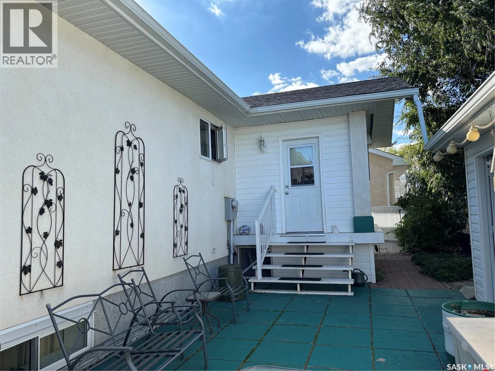 1546 Athabasca STREET W