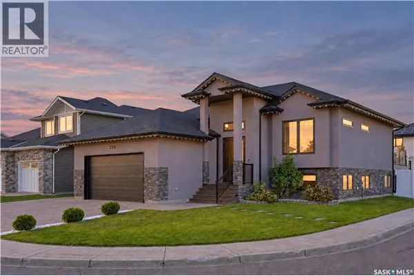 225 Cowan CRESCENT