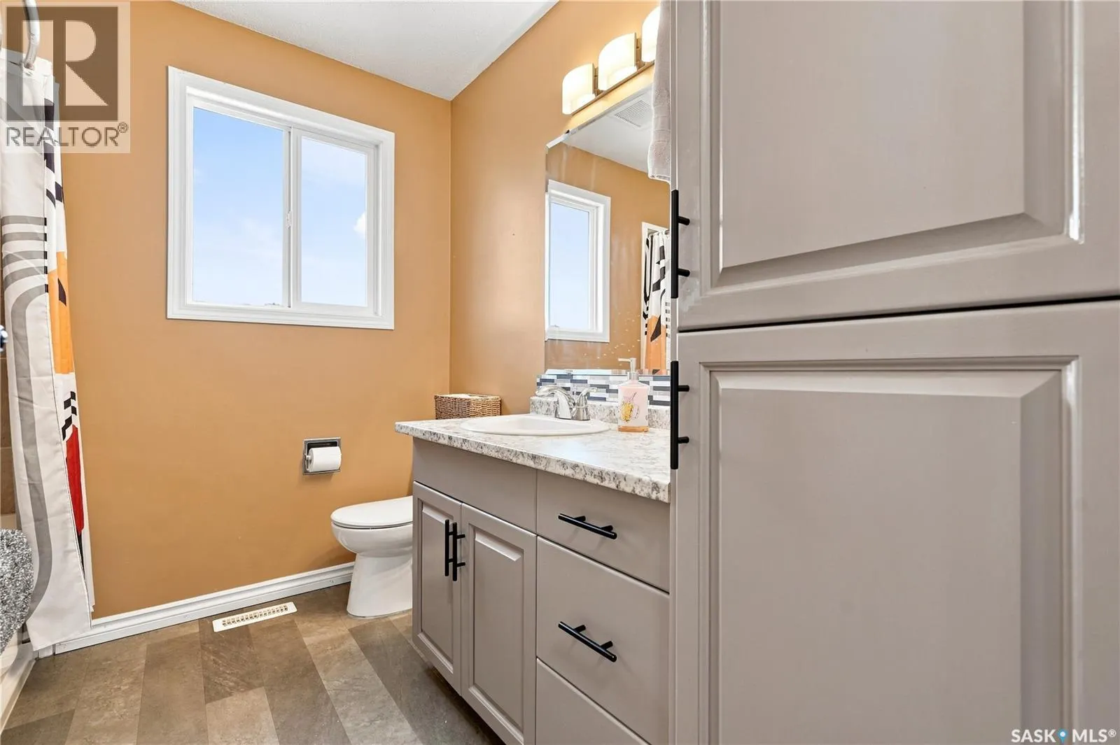 1109 Lillooet STREET W
