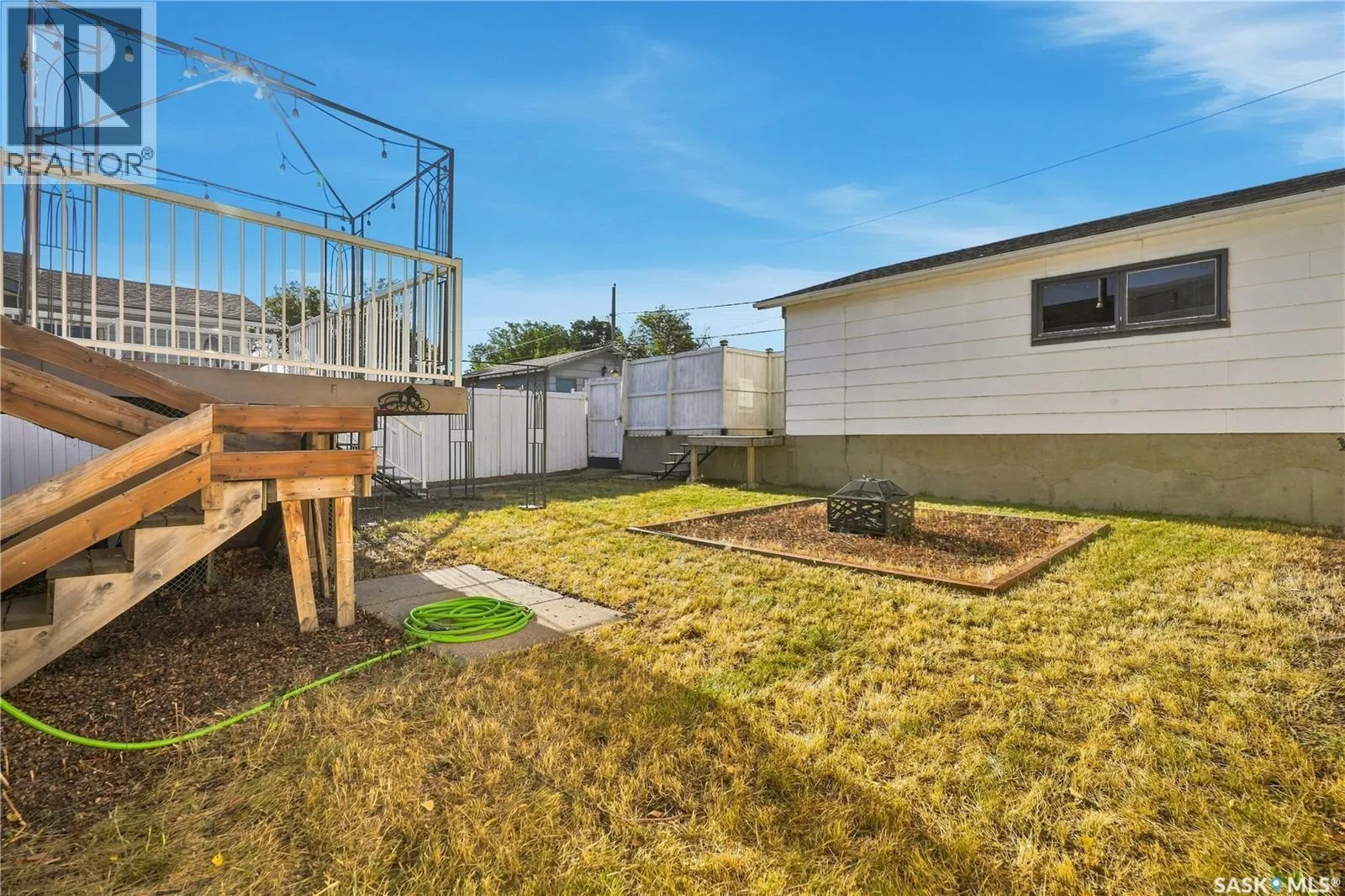 1109 Lillooet STREET W