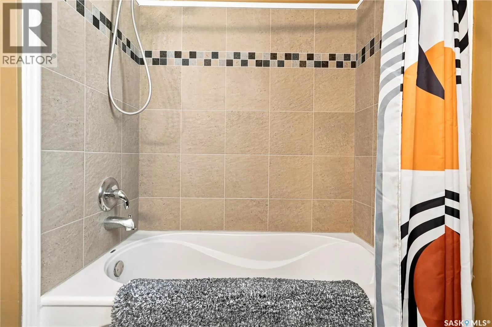 1109 Lillooet STREET W