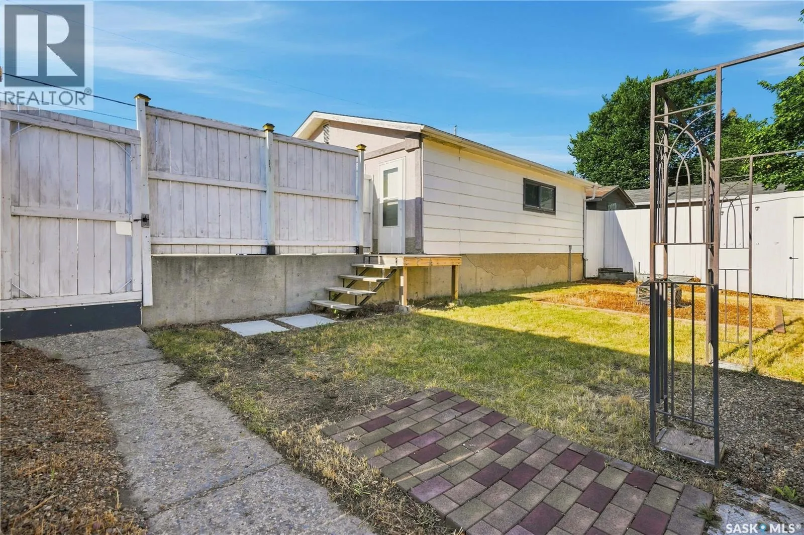 1109 Lillooet STREET W